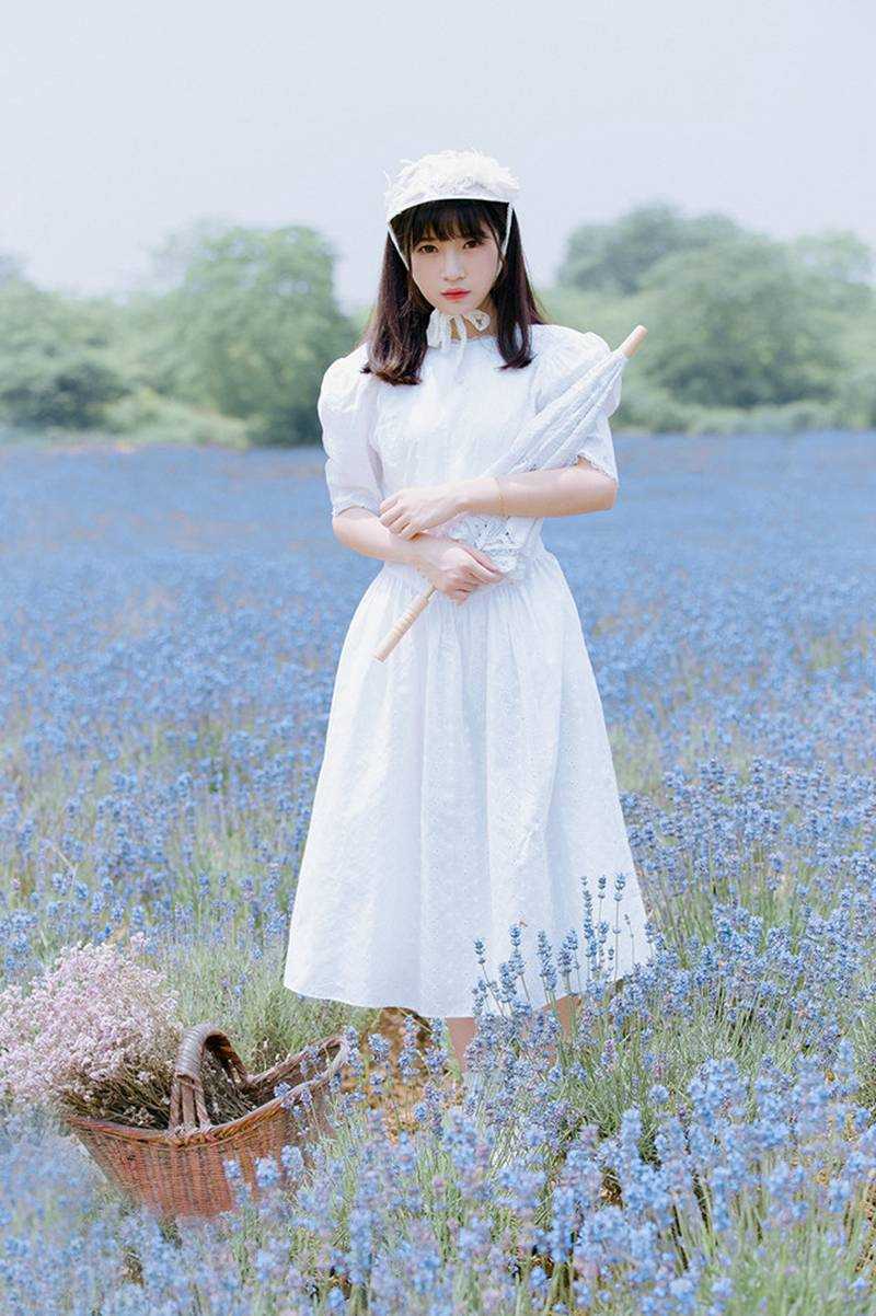 最新90后性感酥胸篮球宝贝私房诱人壁纸